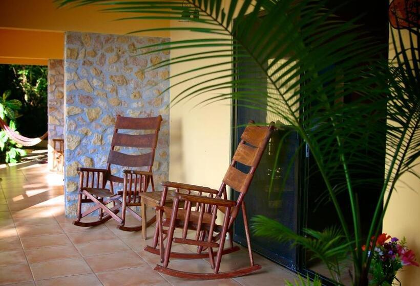 带海景标准四人间, Mango Moon Villa