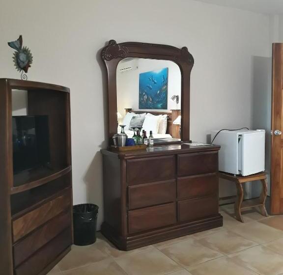 带海景标准四人间, Mango Moon Villa