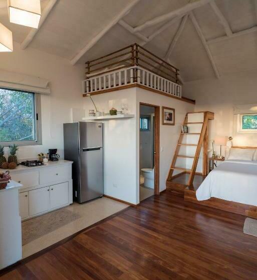 سوییت با چشم‌انداز دریا, Moana Surf Resort