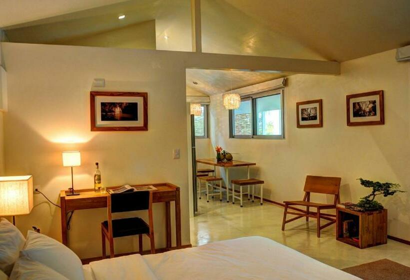 סוויטה, Moana Surf Resort