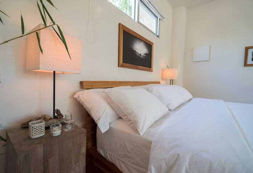 سوییت لوکس, Moana Surf Resort