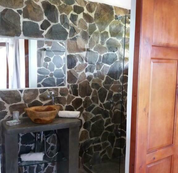 غرفة ديلوكس مطلّة علي البحر مزوَّدة بشُرفة, Peace & Lodge