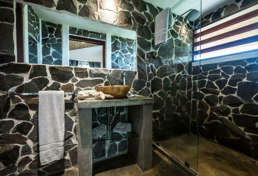 غرفة ديلوكس مطلّة علي البحر مزوَّدة بشُرفة, Peace & Lodge