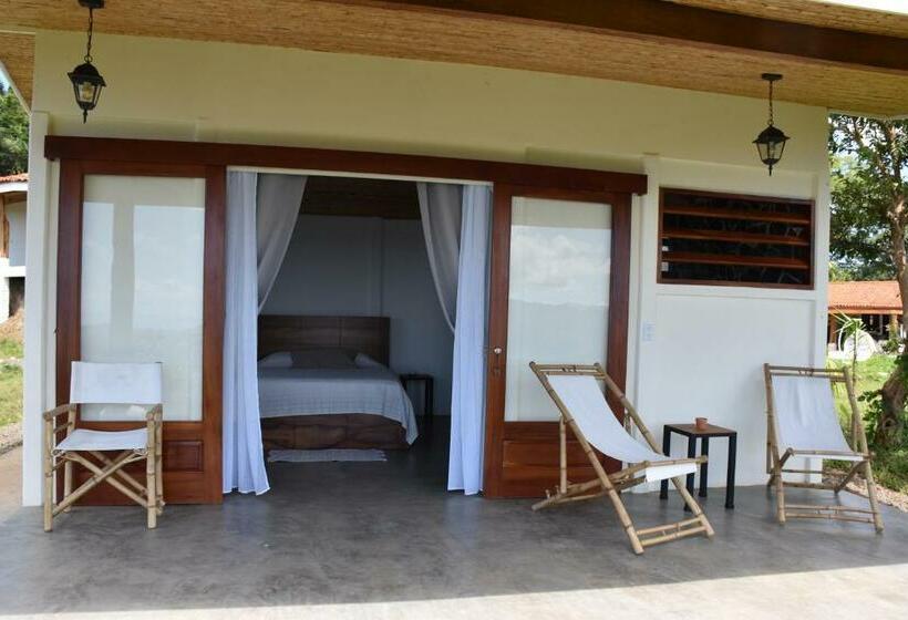 غرفة ديلوكس مطلّة علي البحر مزوَّدة بشُرفة, Peace & Lodge