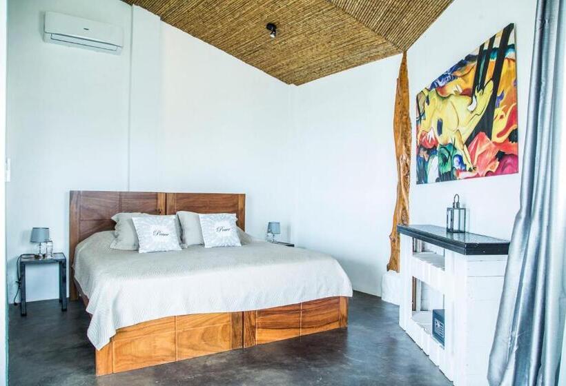 غرفة سوبيريور مطلّة علي البحر, Peace & Lodge