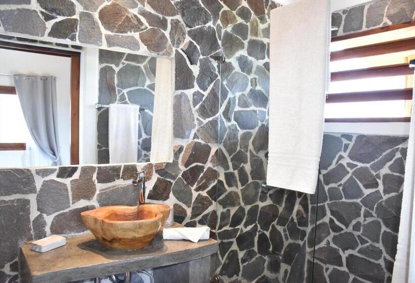 غرفة سوبيريور مطلّة علي البحر, Peace & Lodge