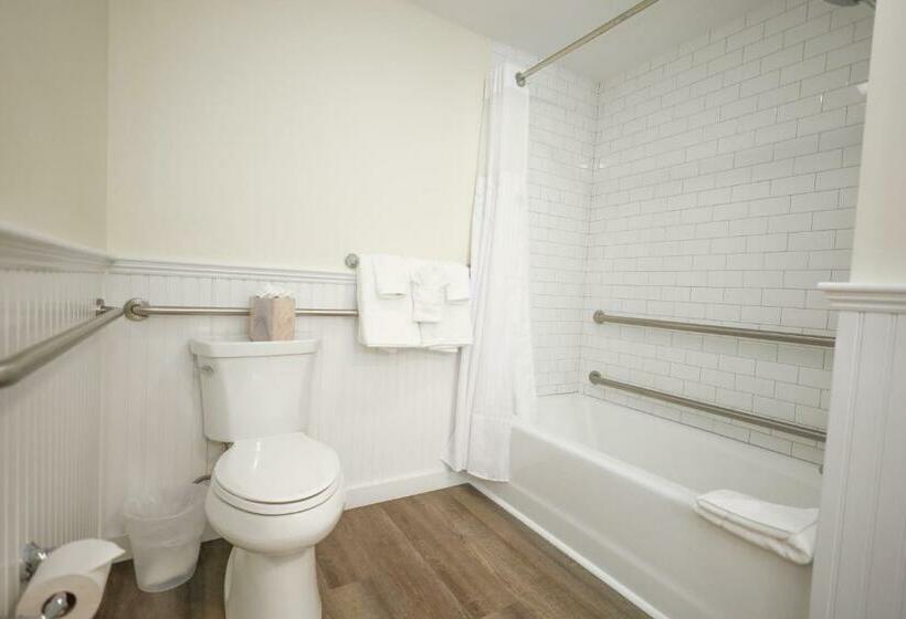 غرفة قياسية سرير كينج لذوى الإحتياجات الخاصة, Pelham On Earle