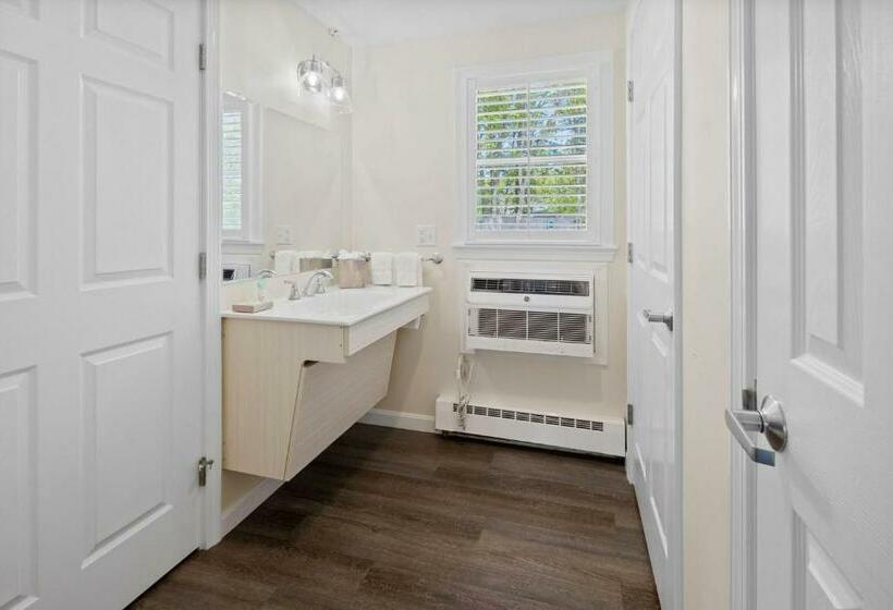 غرفة قياسية سرير كينج لذوى الإحتياجات الخاصة, Pelham On Earle