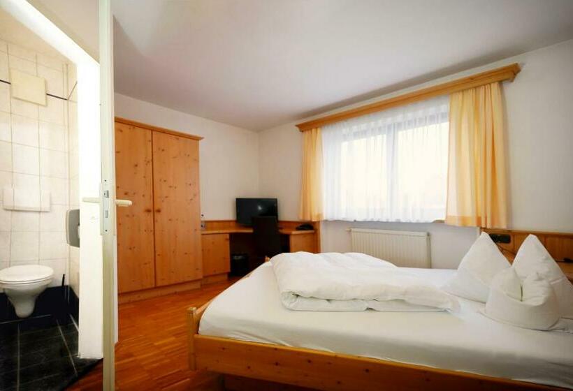 Standard Room, & Restaurant Grüner Baum