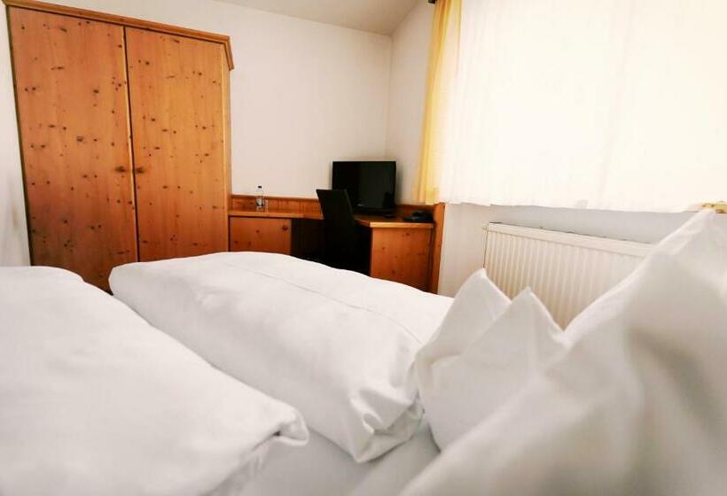 Standard Room, & Restaurant Grüner Baum
