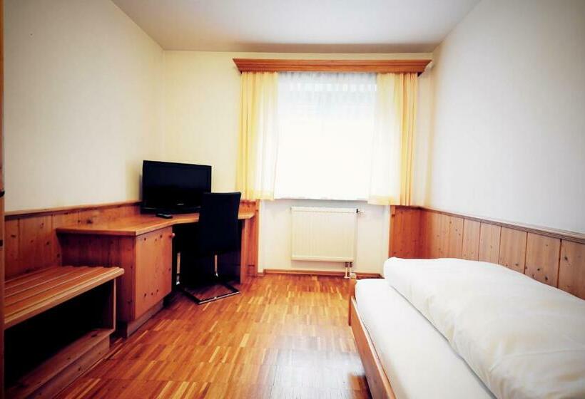 Standard Single Room, & Restaurant Grüner Baum