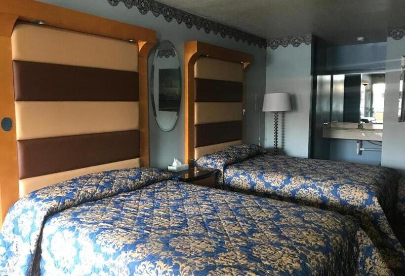 غرفه قياسيه سريرين مزدوجين, Village Inn