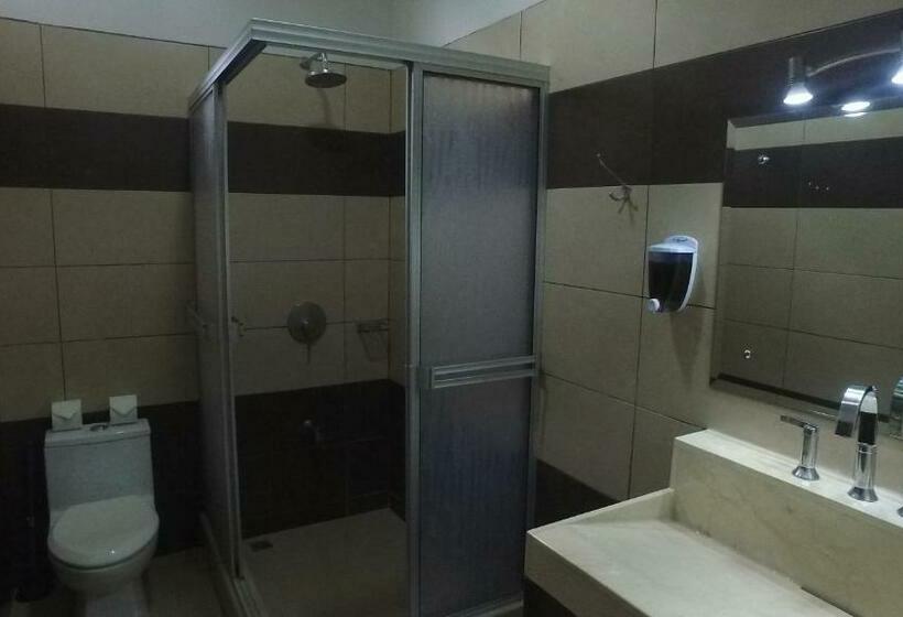 غرفة قياسية رباعية, Room2board Hostel And Surf School