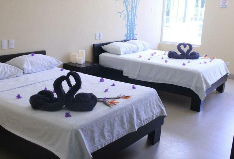 غرفة قياسية رباعية, Room2board Hostel And Surf School