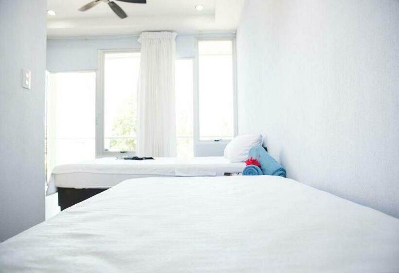 غرفة ديلوكس, Room2board Hostel And Surf School