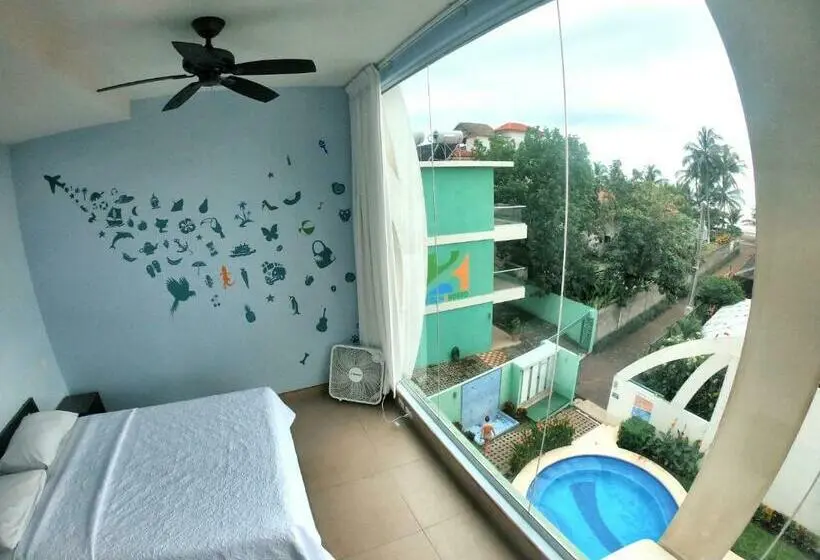 Standard-huone Jaettu Kylpyhuone, Room2board Hostel And Surf School
