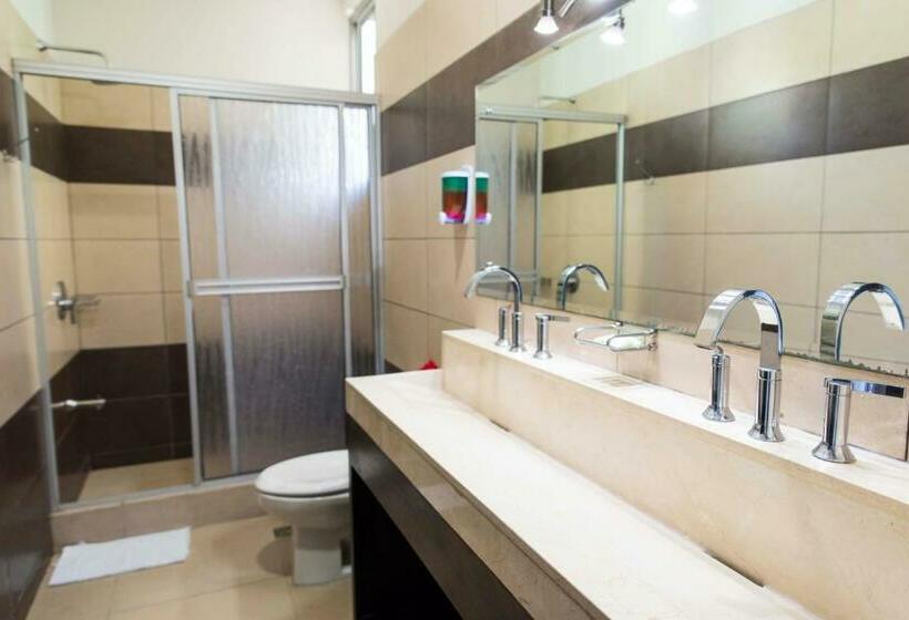 غرفة قياسية حمام مشترك, Room2board Hostel And Surf School