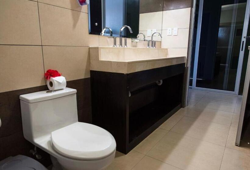 غرفة قياسية ثلاثية حمام مشترك, Room2board Hostel And Surf School