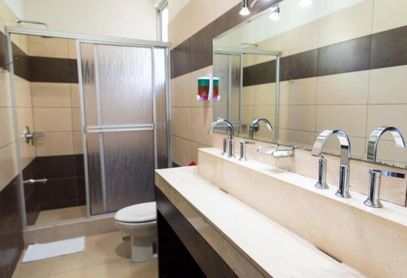 غرفة قياسية ثلاثية حمام مشترك, Room2board Hostel And Surf School