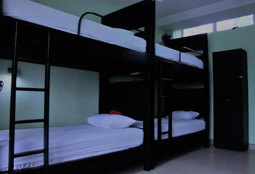 Vuode Makuusalissa, Room2board Hostel And Surf School