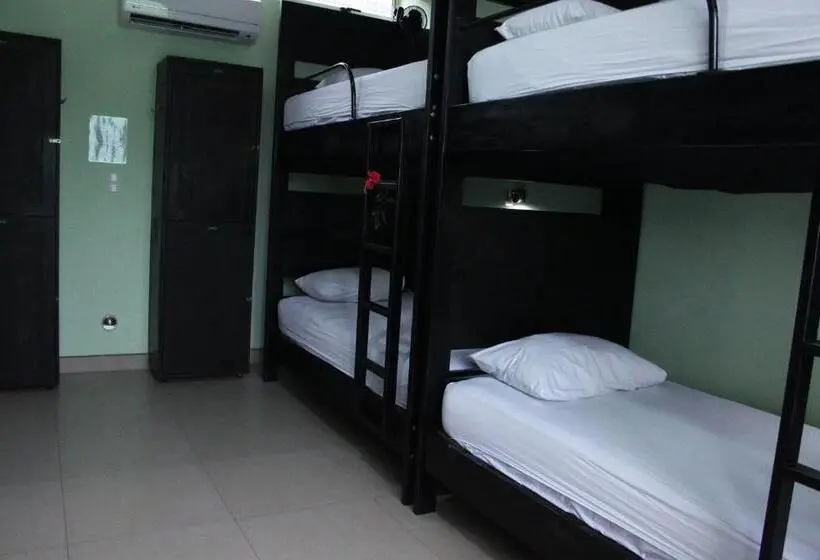 Vuode Makuusalissa, Room2board Hostel And Surf School
