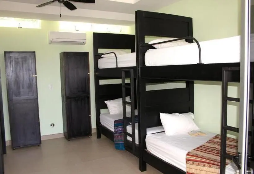 Vuode Makuusalissa, Room2board Hostel And Surf School