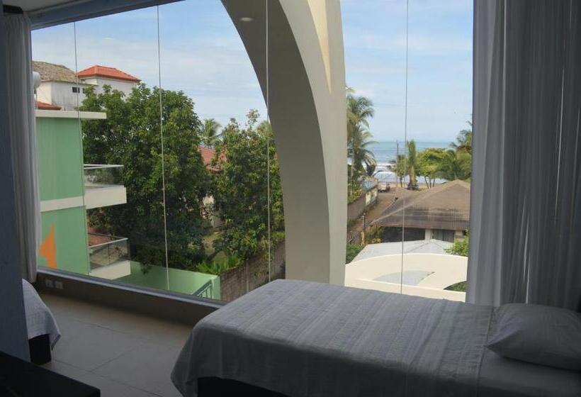 اتاق استاندارد با سرویس بهداشتی مشترک, Room2board Hostel And Surf School