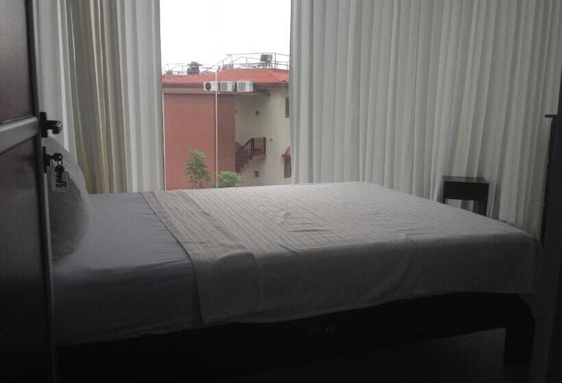 غرفة قياسية حمام مشترك, Room2board Hostel And Surf School