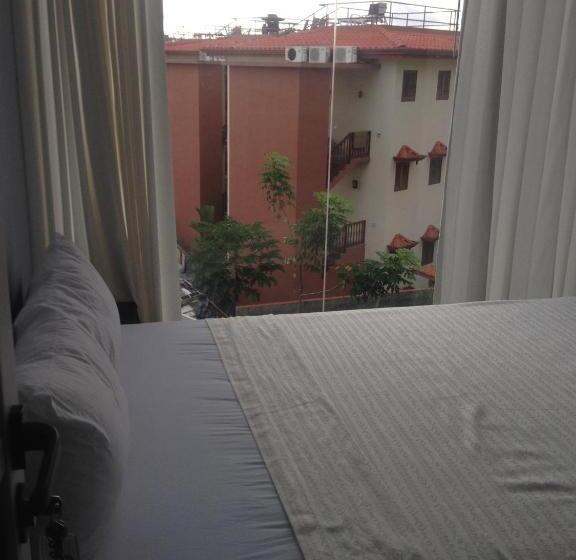 غرفة قياسية حمام مشترك, Room2board Hostel And Surf School