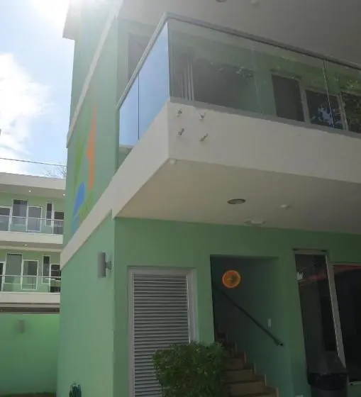 Basic Kolmen Hengen Huone, Room2board Hostel And Surf School