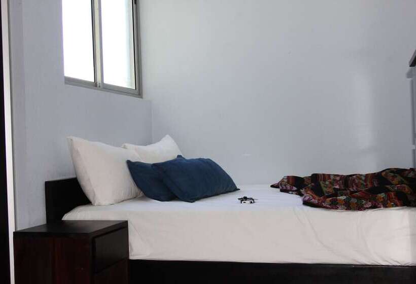 اتاق استاندارد با سرویس بهداشتی مشترک, Room2board Hostel And Surf School