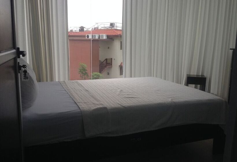 غرفة قياسية حمام مشترك, Room2board Hostel And Surf School