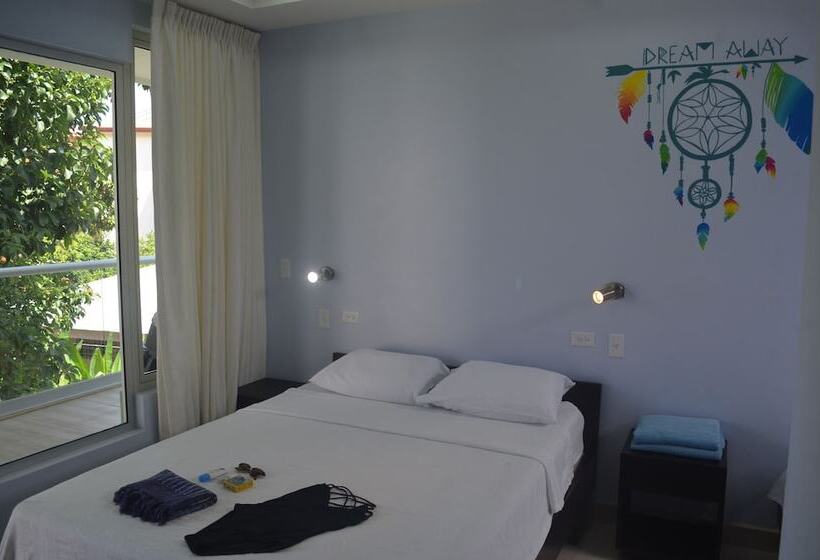 اتاق استاندارد, Room2board Hostel And Surf School