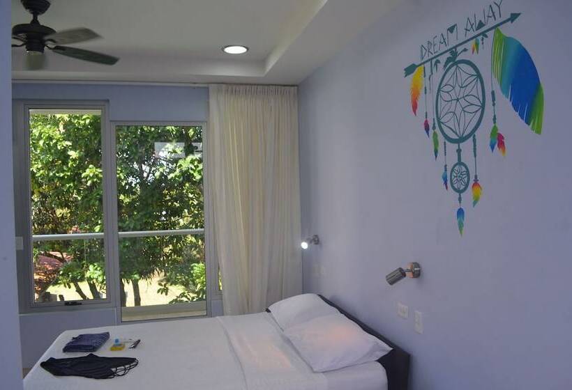 غرفة قياسية, Room2board Hostel And Surf School