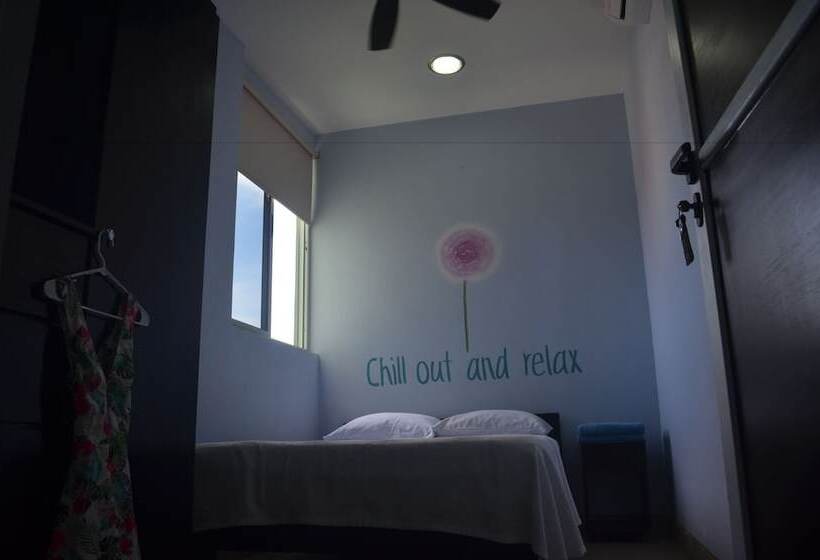 اتاق استاندارد با سرویس بهداشتی مشترک, Room2board Hostel And Surf School