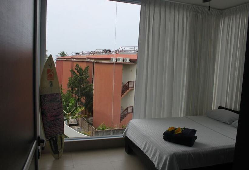 غرفة قياسية حمام مشترك, Room2board Hostel And Surf School