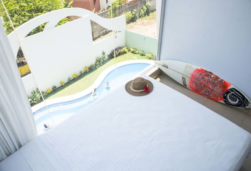 اتاق استاندارد با سرویس بهداشتی مشترک, Room2board Hostel And Surf School