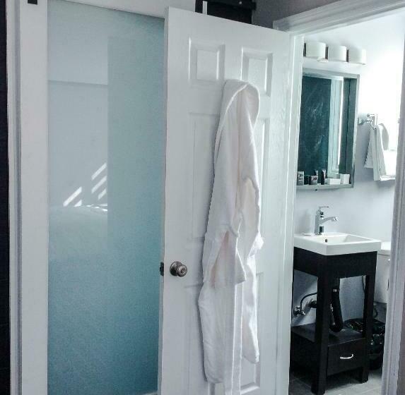 إستوديو ديلوكس, Walkerton Inn Motel