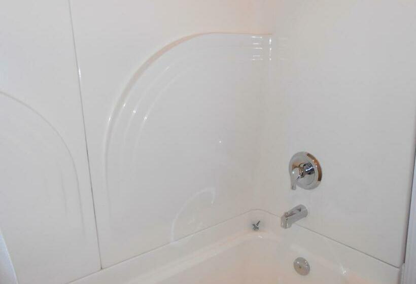 غرفه قياسيه سريرين مزدوجين, Aquarius Motel