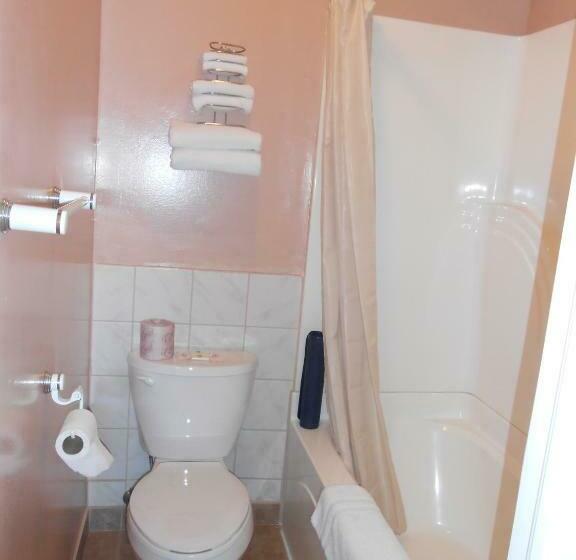 غرفه قياسيه سريرين مزدوجين, Aquarius Motel