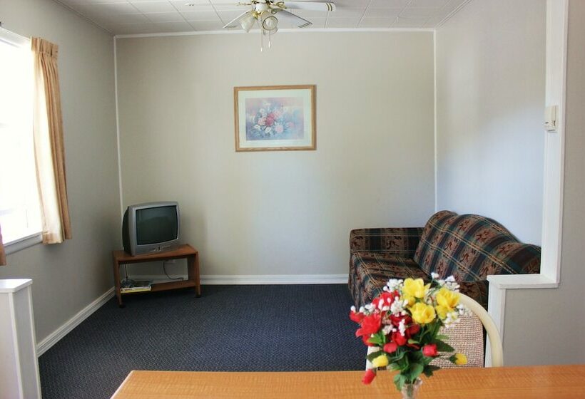 스위트, Boundary Motel