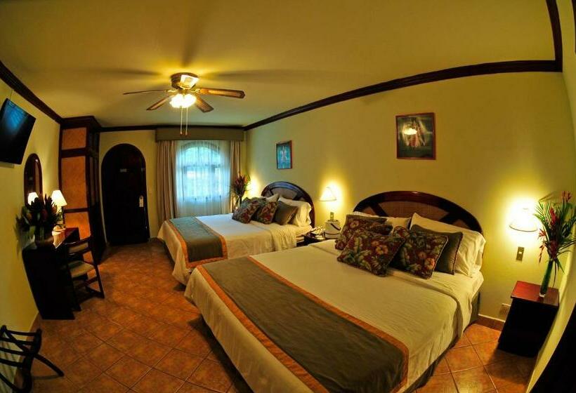 جناح جونيور, El Tucano Resort & Thermal Spa