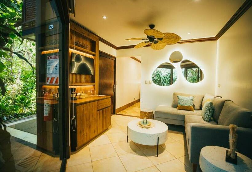 جناح جونيور, Bosque Del Mar Playa Hermosa