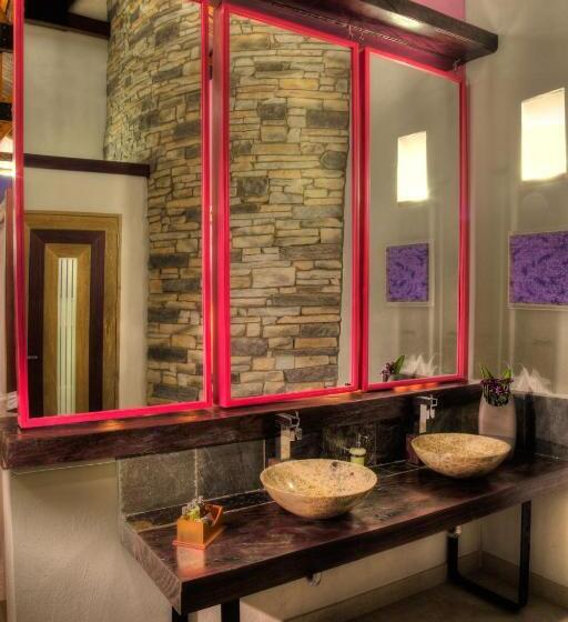 סוויטה, Casa De Leda, A Kali