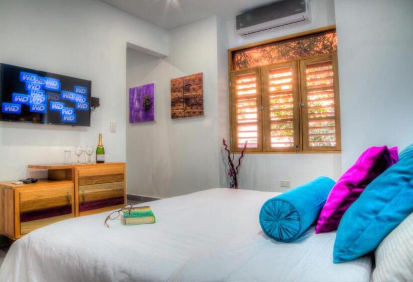 חדר אקונומי, Casa De Leda, A Kali