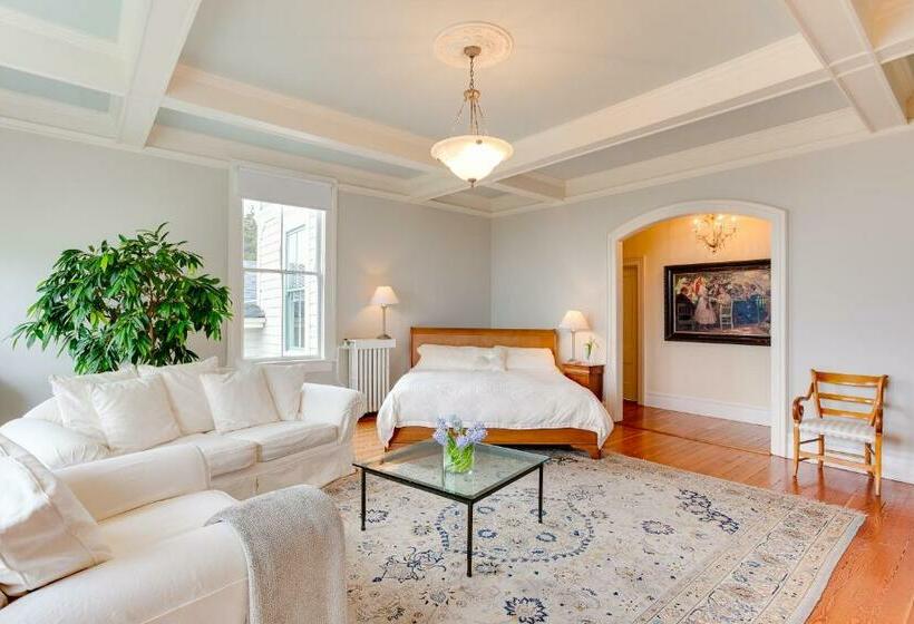 سوئیت با تخت بزرگ, Fairholme Manor Inn