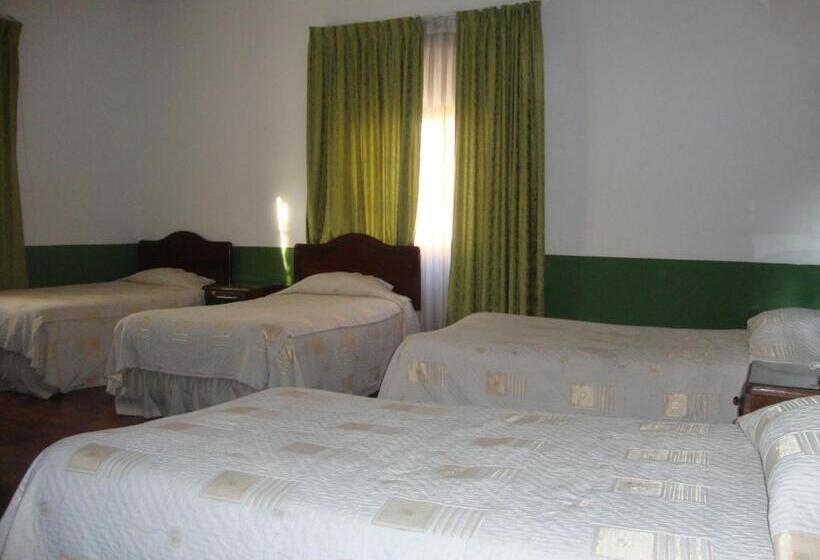 اتاق استاندارد چهار تخته, Hostal Recoleta Sur