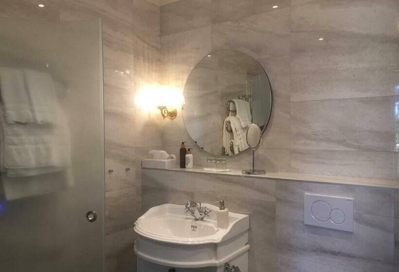 带露台的小型套房, Kastanjelund