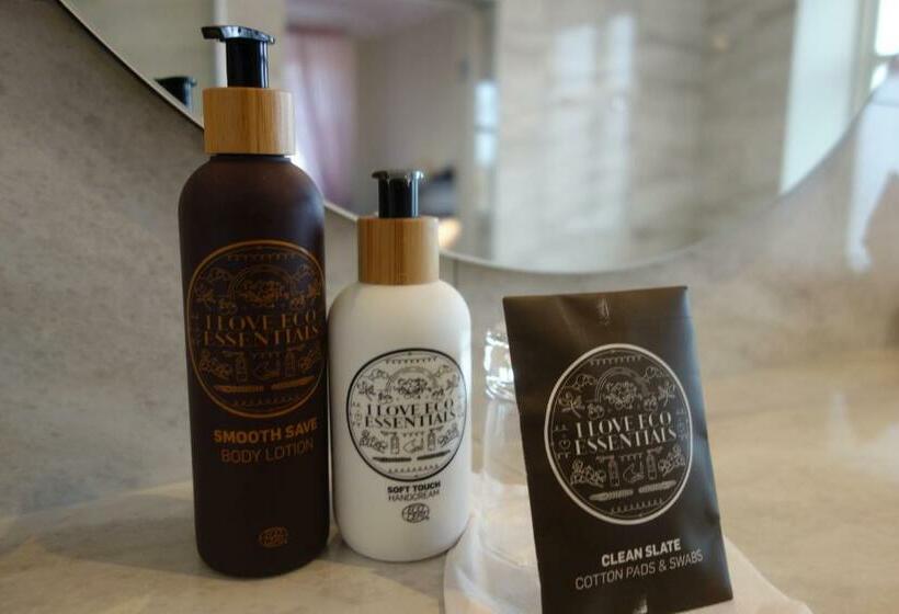 带露台的小型套房, Kastanjelund