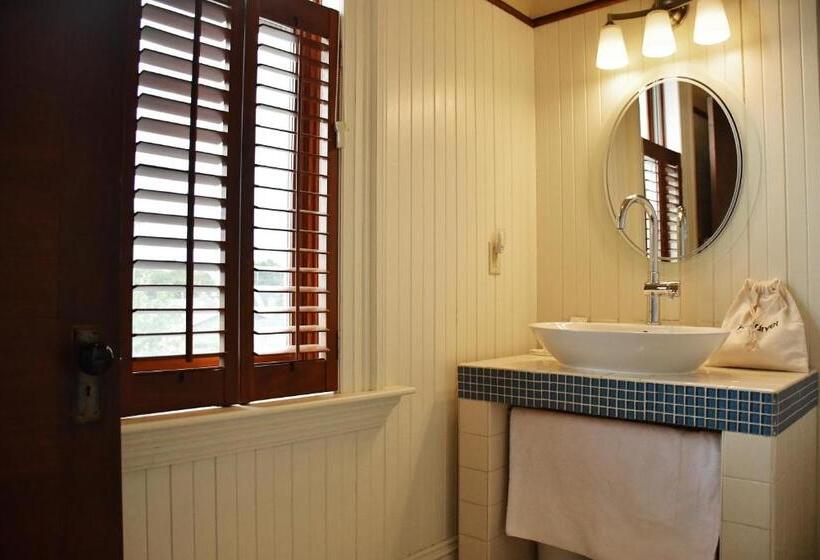 带大床的标准间, Tait House By Bower Boutique Hotels